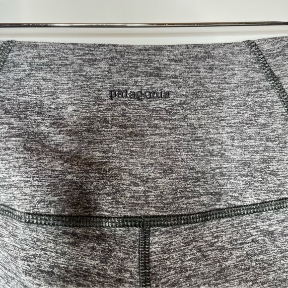 Patagonia Dark Heather Gray Capri Leggings Xsmall - Picture 3 of 5